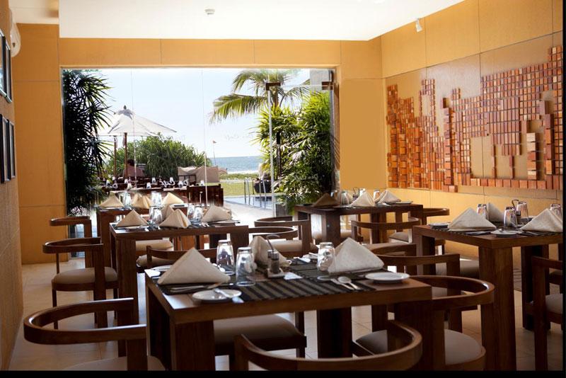 Ekho Surf Hotel Bentota Bagian luar foto