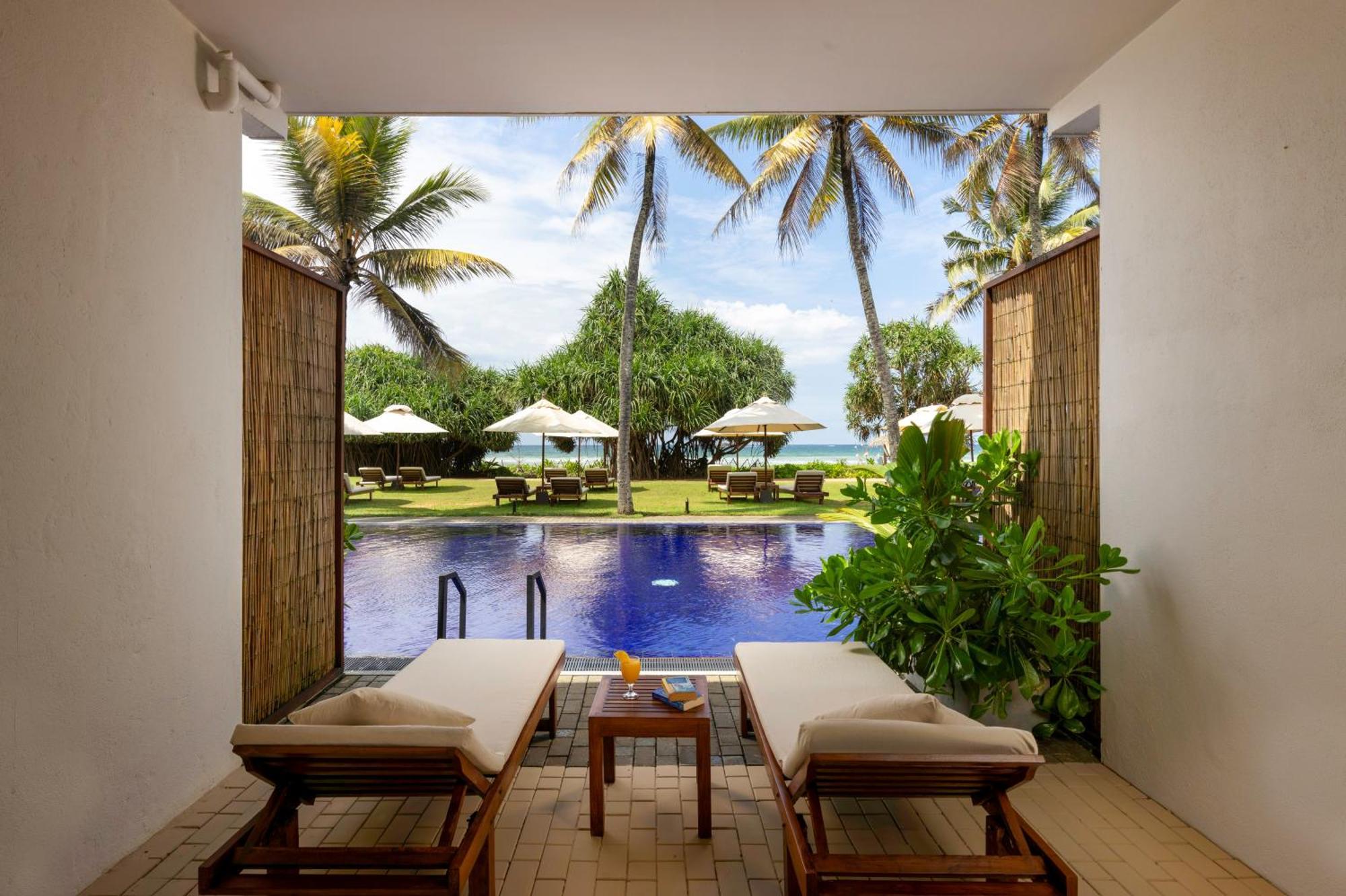 Ekho Surf Hotel Bentota Bagian luar foto