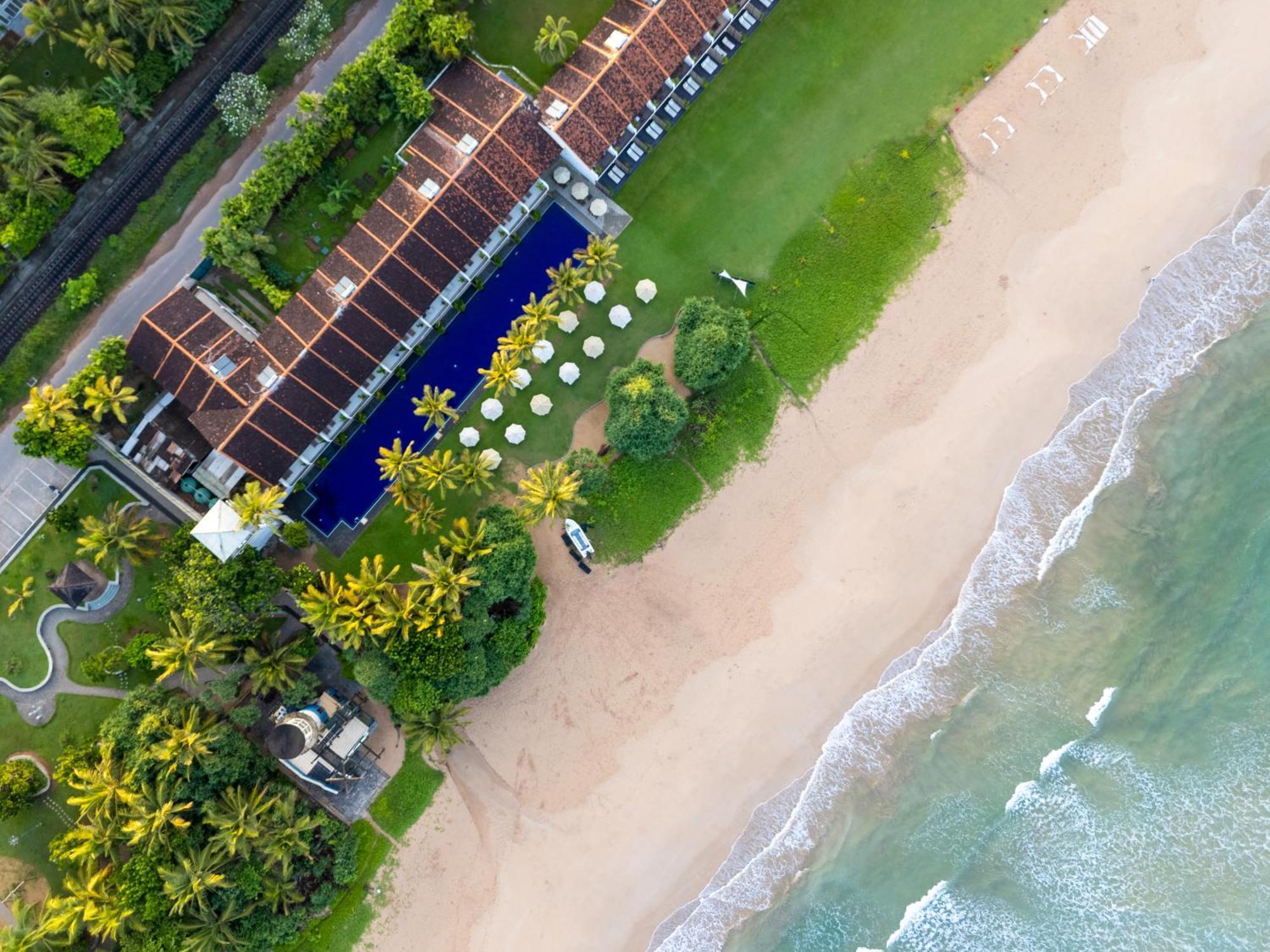 Ekho Surf Hotel Bentota Bagian luar foto