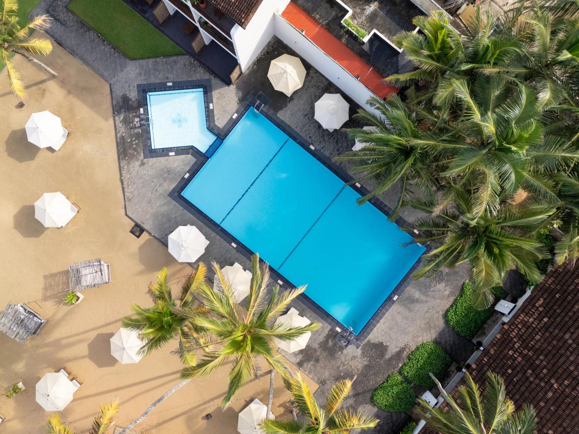 Ekho Surf Hotel Bentota Bagian luar foto