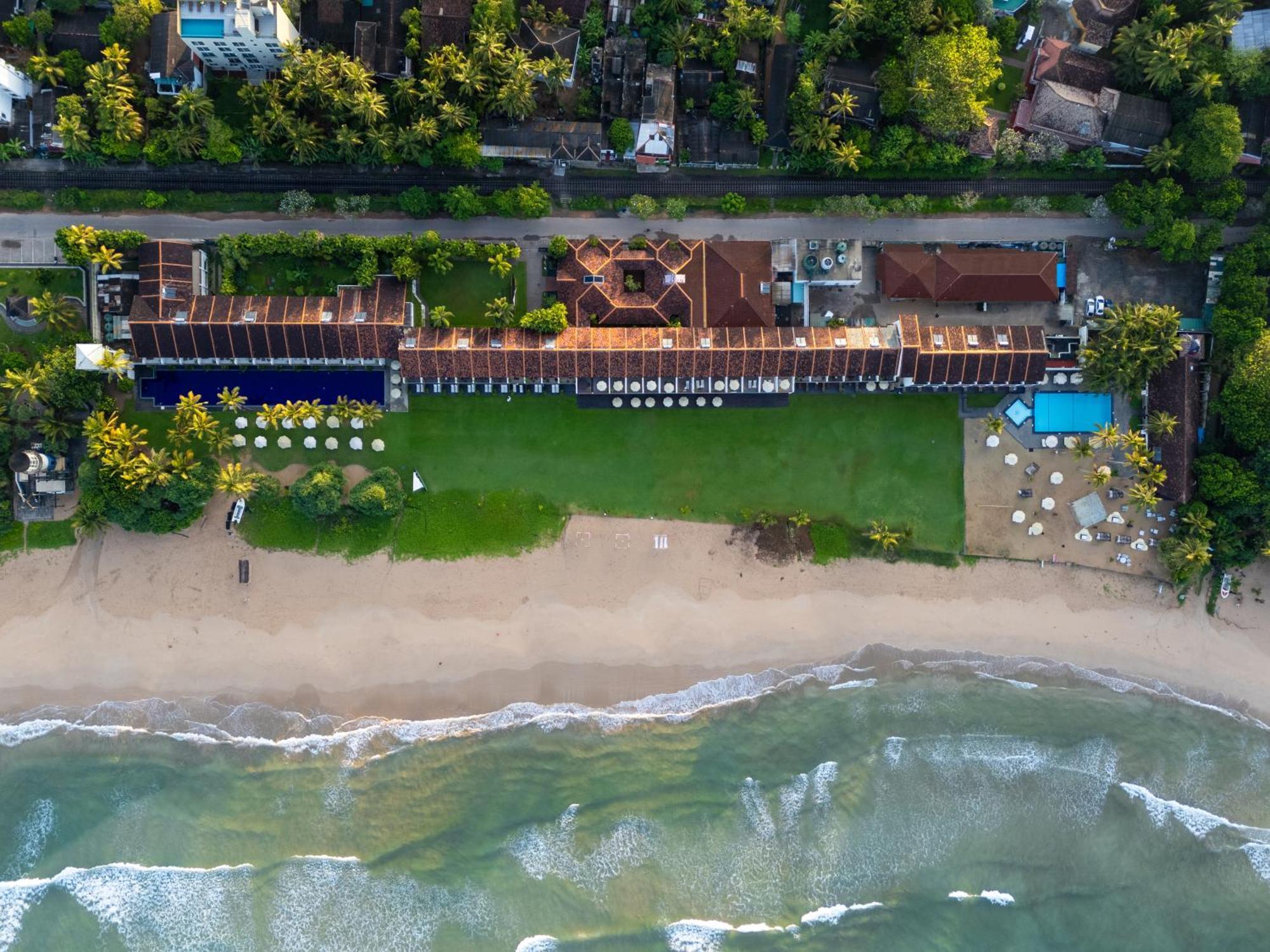 Ekho Surf Hotel Bentota Bagian luar foto