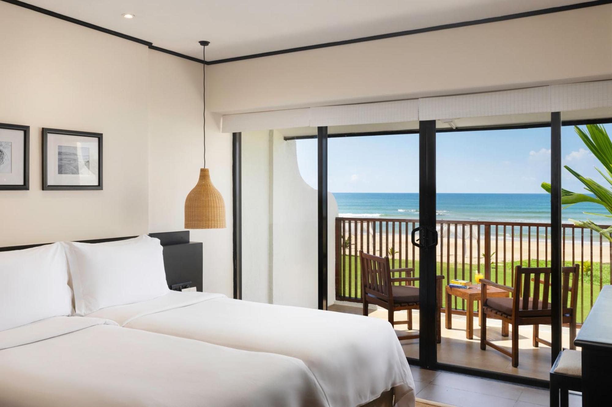 Ekho Surf Hotel Bentota Bagian luar foto