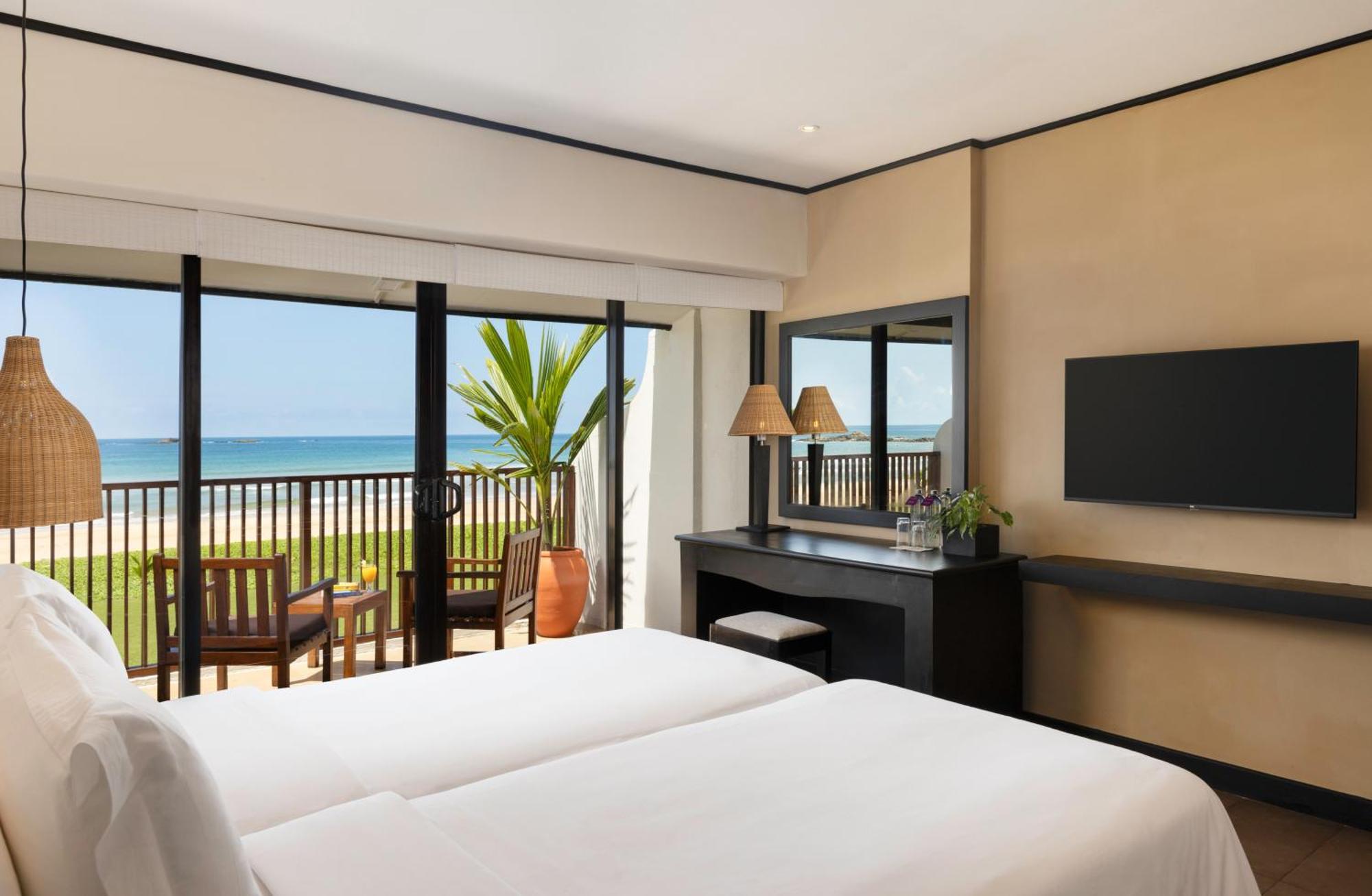 Ekho Surf Hotel Bentota Bagian luar foto