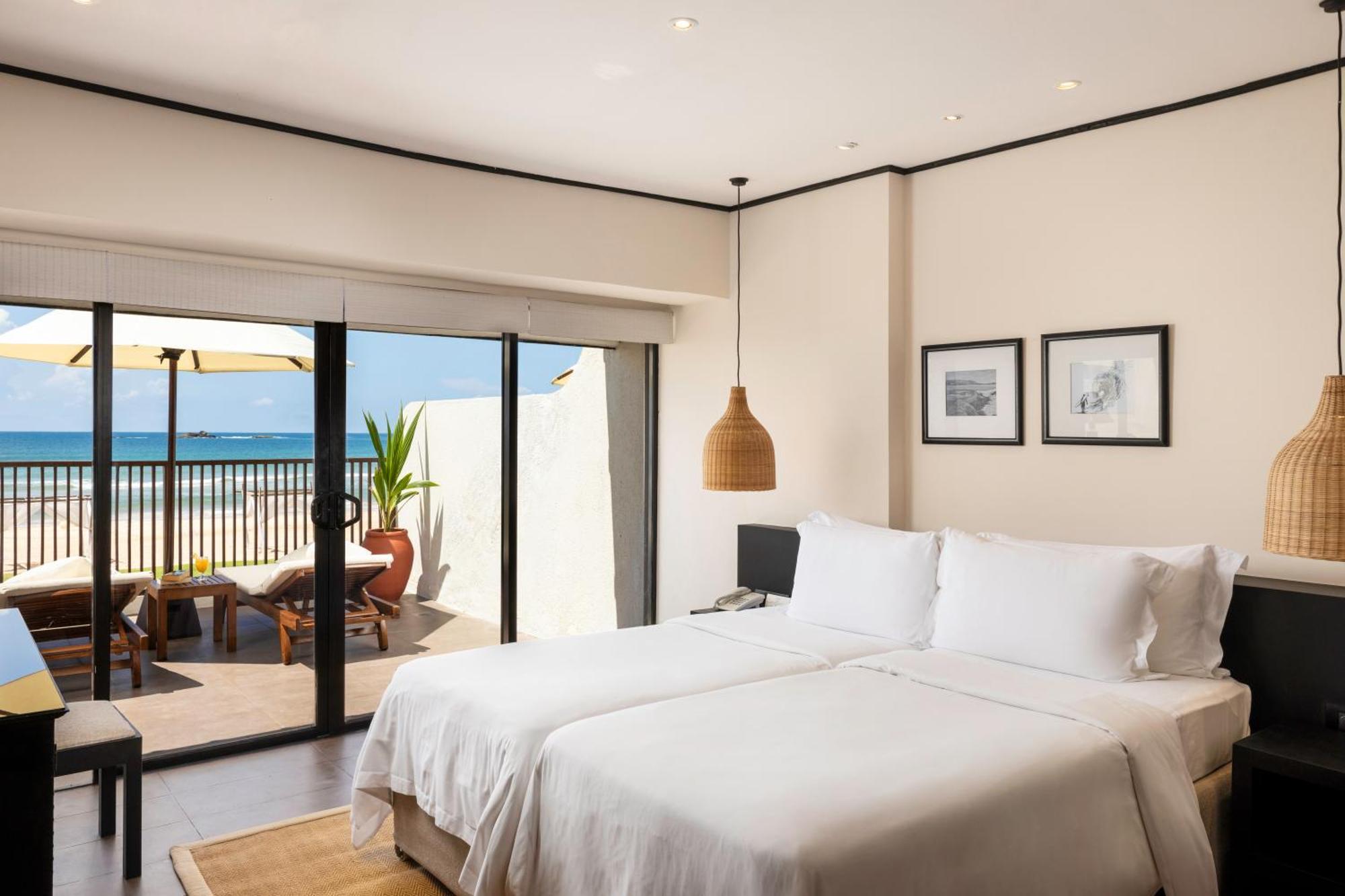 Ekho Surf Hotel Bentota Bagian luar foto