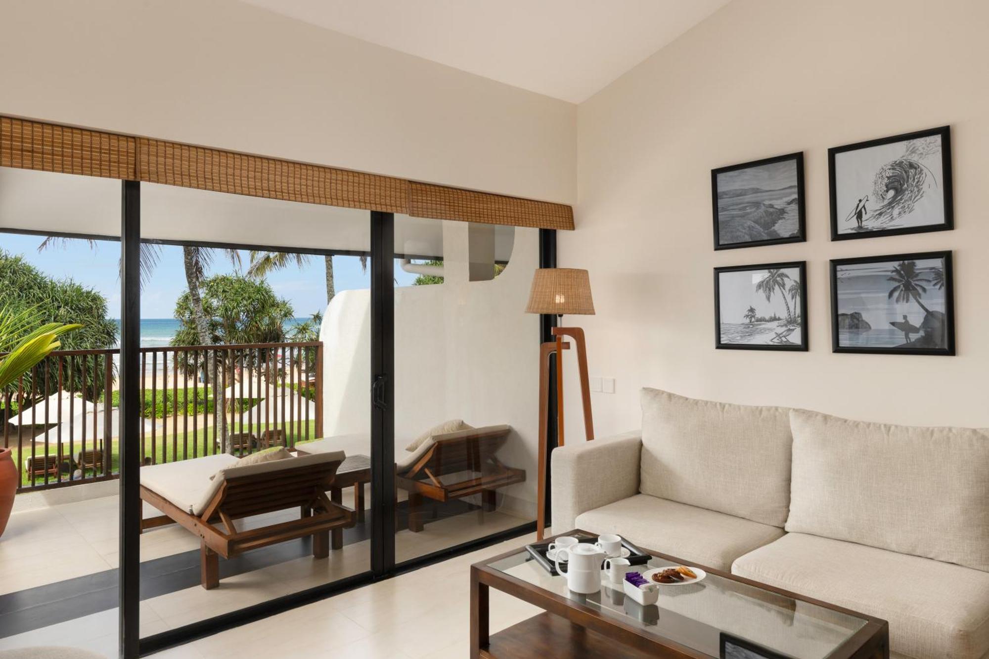 Ekho Surf Hotel Bentota Bagian luar foto