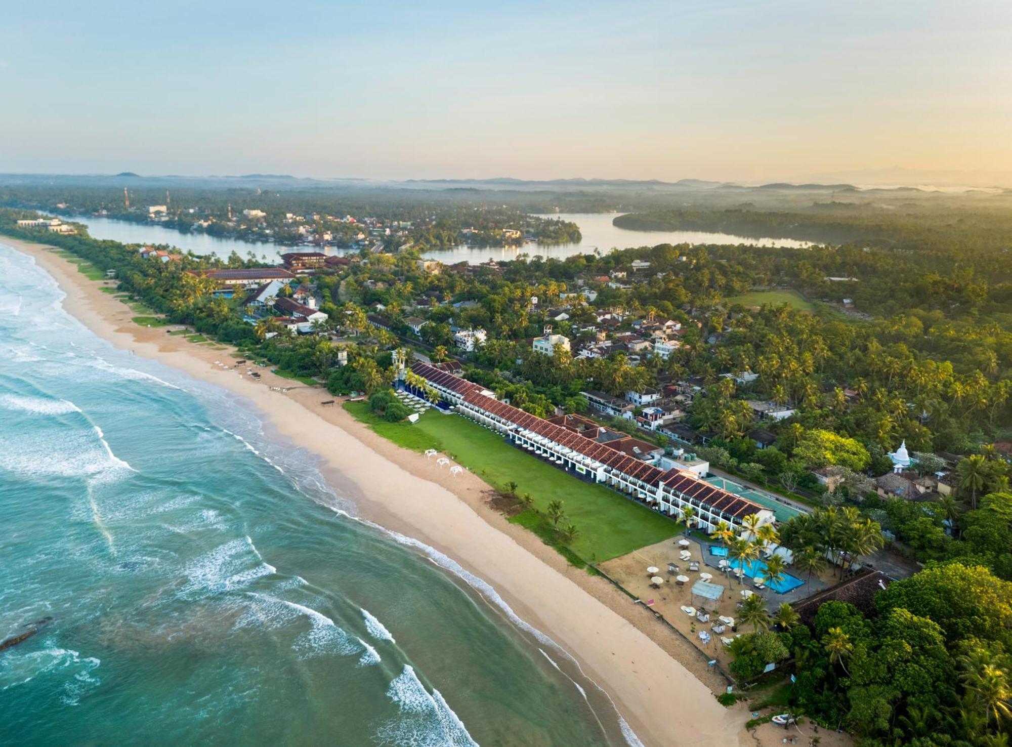 Ekho Surf Hotel Bentota Bagian luar foto
