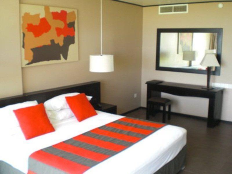 Ekho Surf Hotel Bentota Bagian luar foto