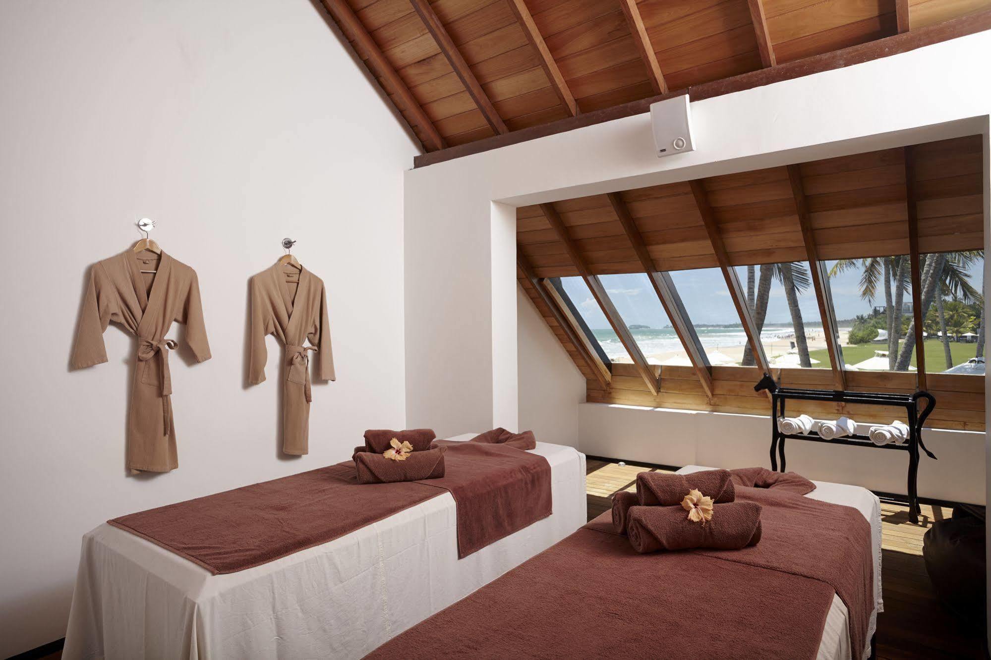 Ekho Surf Hotel Bentota Bagian luar foto